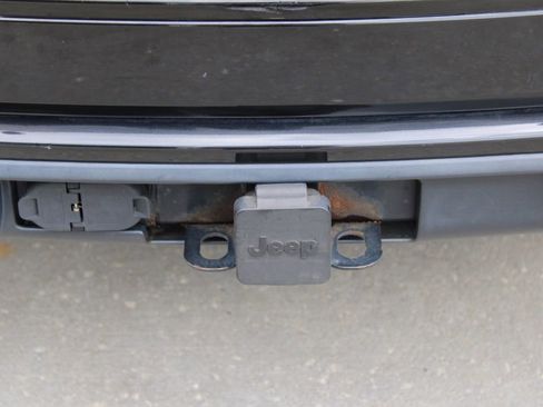 Used 2017 Jeep Grand Cherokee Altitude AWD/4WD image 9