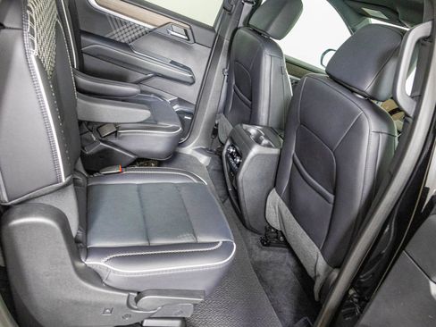 Used 2024 GMC Acadia Denali image 39