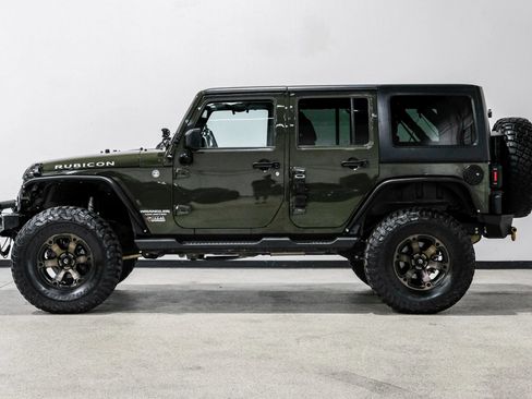 Used 2015 Jeep Wrangler Unlimited Rubicon w/ Connectivity Group AWD/4WD image 9