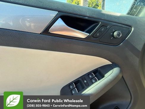 Used 2015 Volkswagen Jetta SE FWD image 6