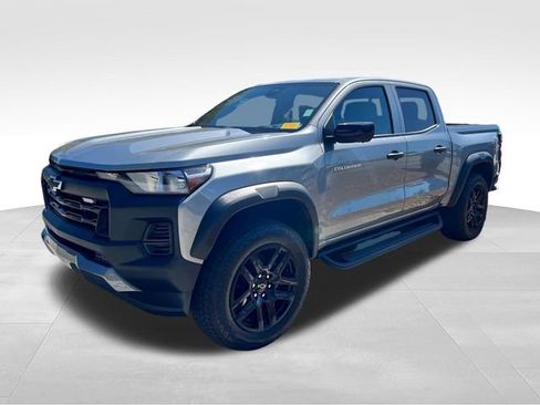 Used 2023 Chevrolet Colorado Trail Boss w/ Technology Package AWD/4WD image 3