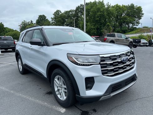 New 2026 Ford Explorer Active AWD/4WD image 4