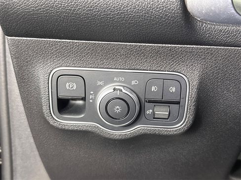 Certified 2025 Mercedes-Benz GLB 250 image 34