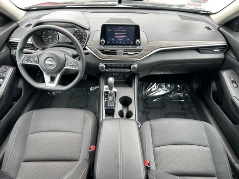 Used 2025 Nissan Altima 2.5 SV FWD image 10