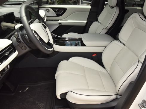 New 2026 Lincoln Aviator Black Label w/ Jet Appearance Package AWD/4WD image 13
