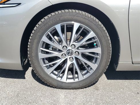 Used 2019 Lexus ES 350 image 11