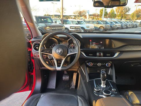 Used 2019 Alfa Romeo Stelvio image 21