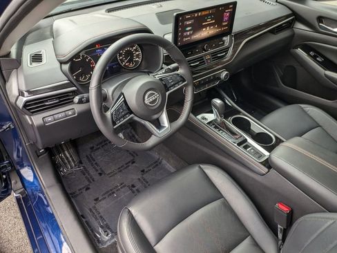 Used 2024 Nissan Altima 2.5 SR w/ SR Premium Package image 11
