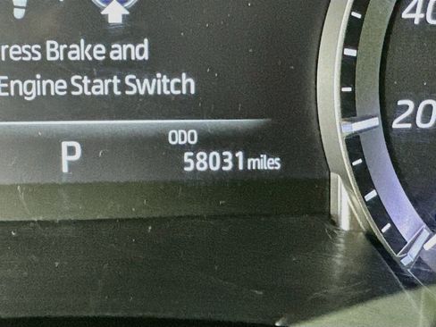 Used 2023 Toyota Highlander XLE FWD image 19