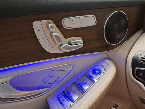 Used 2022 Mercedes-Benz GLC 300 4MATIC image 32