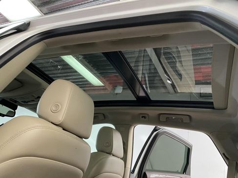 Used 2015 Cadillac SRX Luxury w/ Driver Awareness Package AWD/4WD image 19