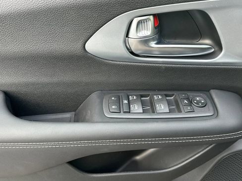 New 2026 Chrysler Pacifica Limited image 11