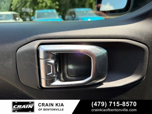Used 2023 Jeep Gladiator Sport AWD/4WD image 12