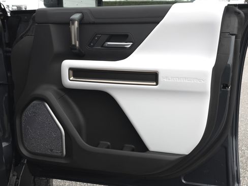 Used 2025 GMC Hummer EV 3X w/ LPO, Dark Essentials Package image 47