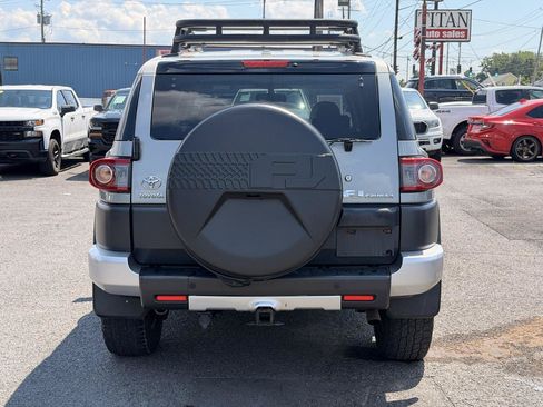 Used 2012 Toyota FJ Cruiser 4WD w/ Upgrade Pkg image 6