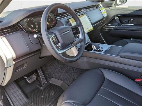 New 2025 Land Rover Range Rover SE image 3