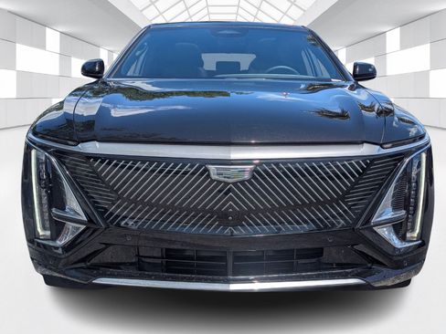 Used 2024 Cadillac Lyriq Luxury RWD image 2