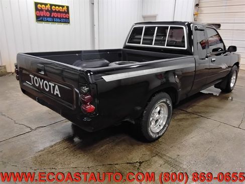 Used 1993 Toyota Pickup Deluxe image 3