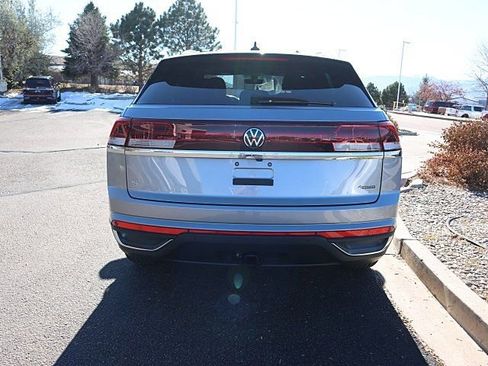 Certified 2025 Volkswagen Atlas Cross Sport SE image 5