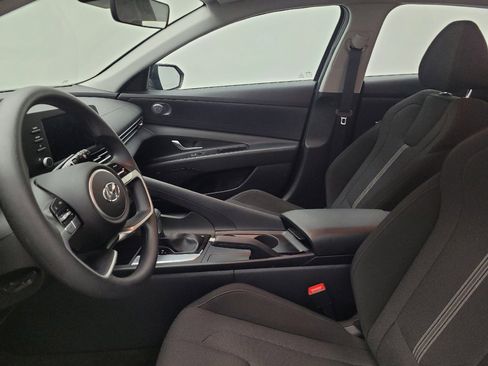 Used 2023 Hyundai Elantra SE FWD image 17