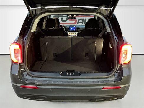 Used 2022 Ford Explorer XLT image 26