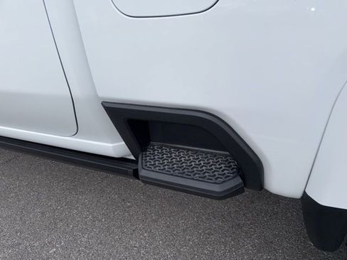 Used 2025 GMC Sierra 2500 AT4 w/ AT4 Premium Plus Package AWD/4WD image 33