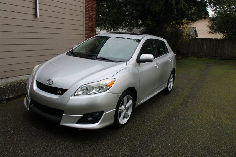 Used 2010 Toyota Matrix S FWD image 1