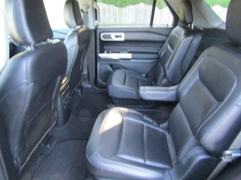 Used 2023 Ford Explorer XLT w/ Equipment Group 202A AWD/4WD image 13