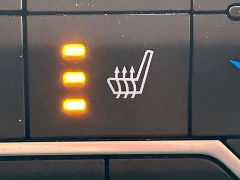 Used 2020 Jeep Wrangler Unlimited Sahara image 13