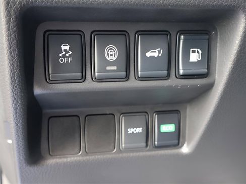 Used 2019 Nissan Rogue SV image 20