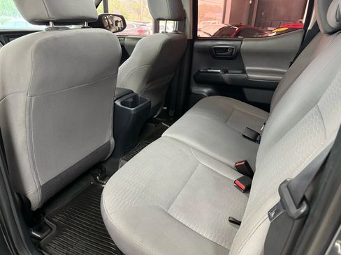 Used 2017 Toyota Tacoma SR image 11