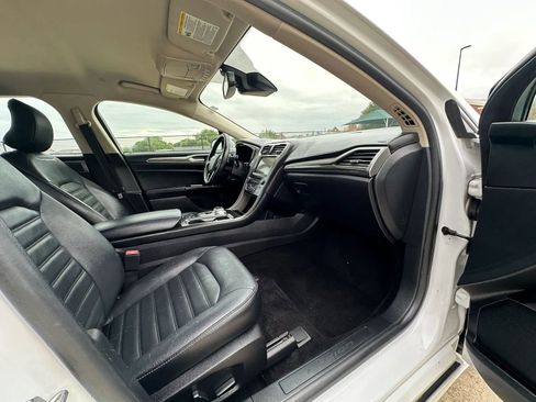 Used 2017 Ford Fusion SE w/ Equipment Group 602A FWD image 26