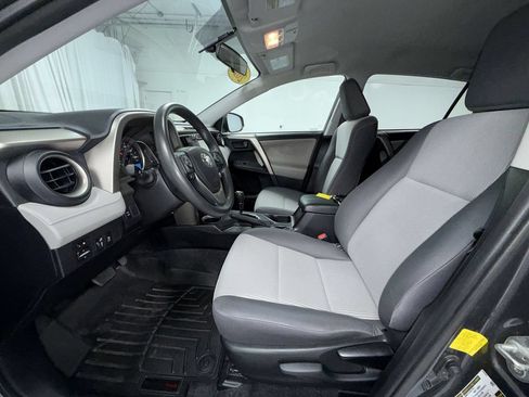 Used 2014 Toyota RAV4 LE AWD/4WD image 4