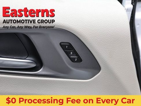 Used 2024 Chrysler Pacifica Touring-L FWD image 22