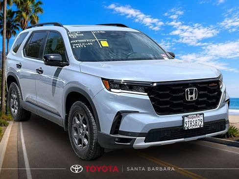 Used 2025 Honda Pilot TrailSport image 1