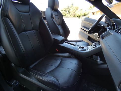 Used 2018 Land Rover Range Rover Evoque SE Dynamic image 28