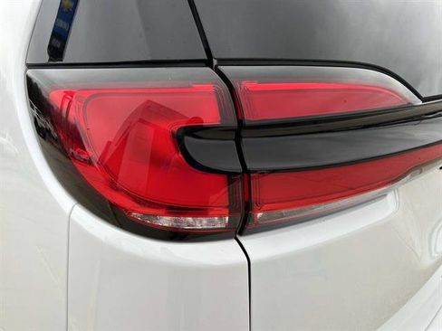 Used 2024 Chrysler Pacifica Touring-L image 11