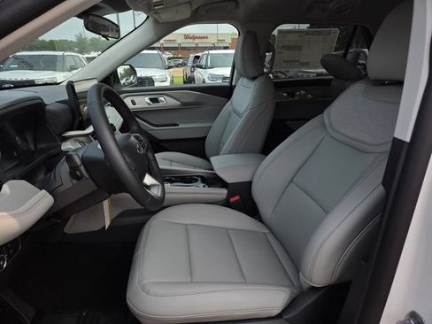 New 2026 Ford Explorer Active w/ Active Comfort Package RWD image 10