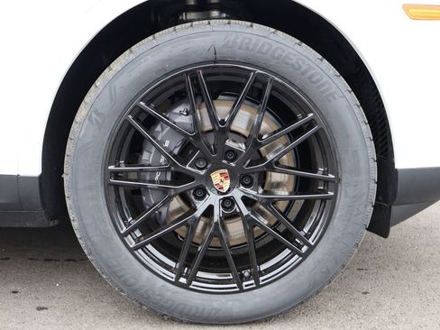 New 2026 Porsche Cayenne Coupe AWD/4WD image 28