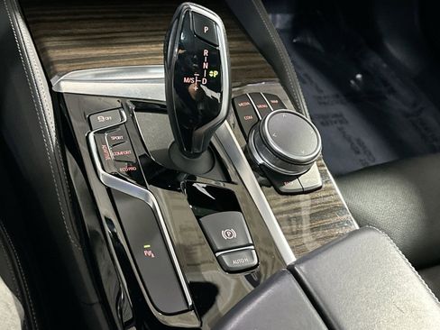 Used 2020 BMW M550i xDrive image 31