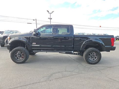 Used 2019 Ford F250 Lariat w/ Lariat Ultimate Package AWD/4WD image 3