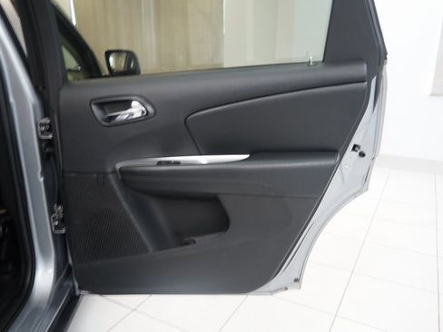 Used 2018 Dodge Journey SE image 26