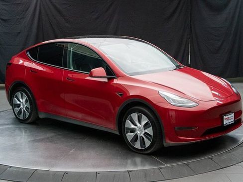Used 2021 Tesla Model Y Long Range image 2
