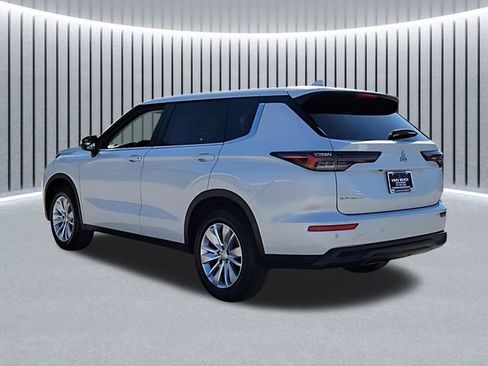 New 2026 Mitsubishi Outlander ES FWD image 4