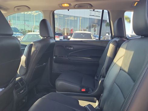 Used 2021 Honda Pilot Elite image 14