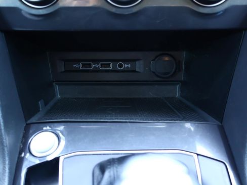 Used 2020 Volkswagen Tiguan SE image 27