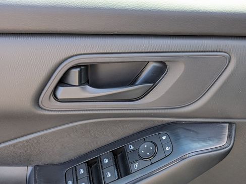 Used 2024 Nissan Rogue S FWD image 12