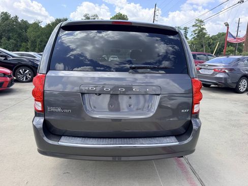 Used 2015 Dodge Grand Caravan SXT w/ UConnect Hands-Free Group FWD image 13