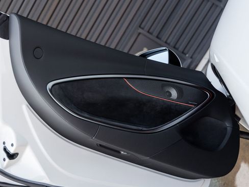 Used 2024 McLaren Artura image 23