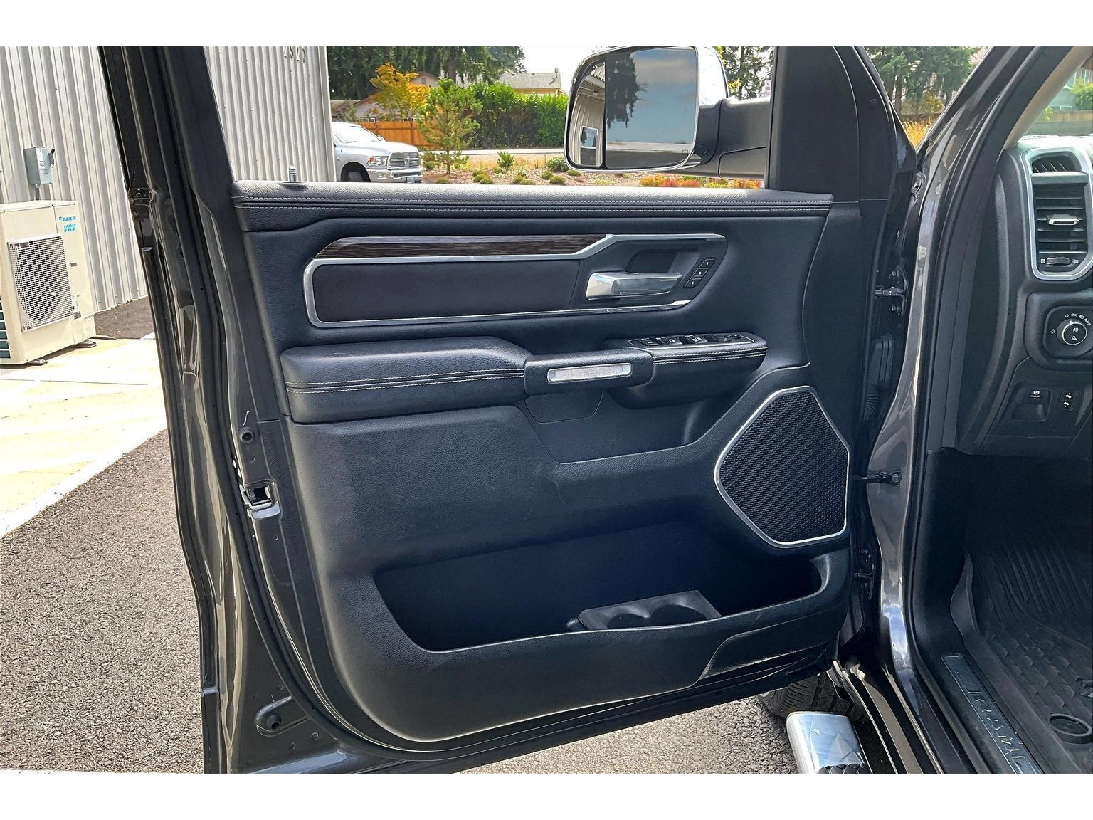 Used 2020 RAM 1500 Laramie AWD/4WD image 22